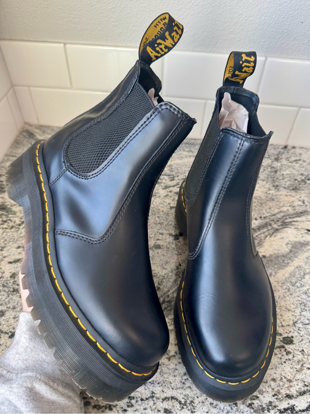 Dr. Martens 2976 Quad Platform Chelsea Boot. L 8/ EU 39. Like new!